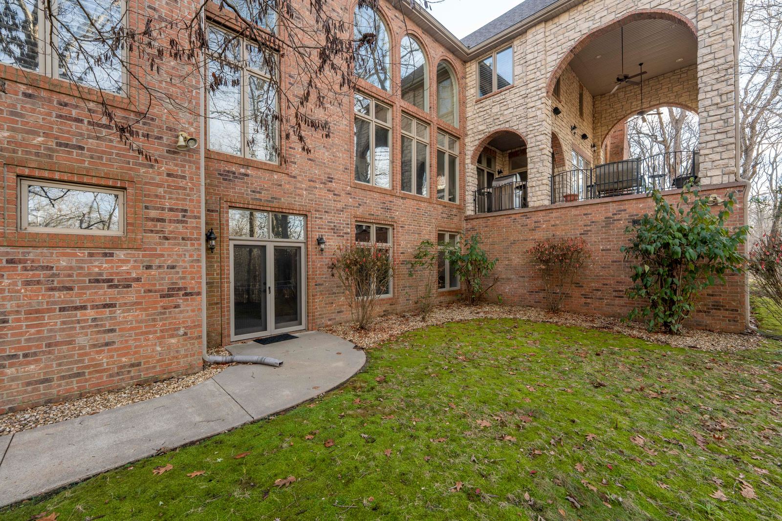 Ridgewood127 at 2907 S Ridgewood Lane, Springfield, MO 65809