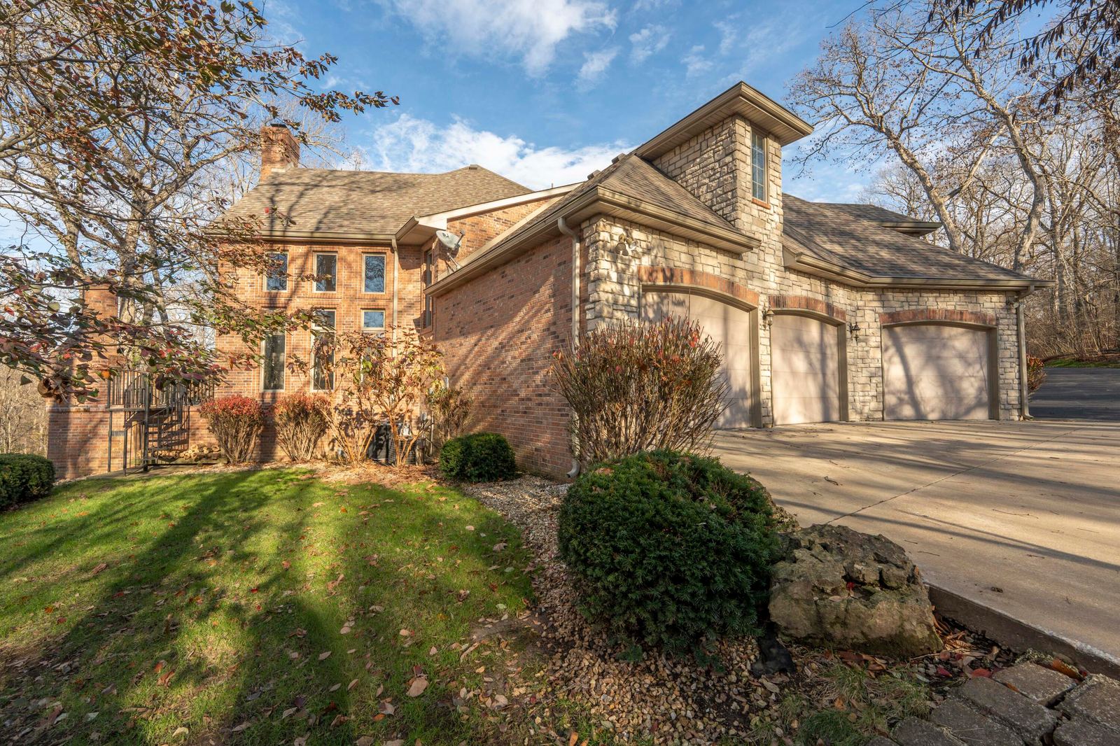 Ridgewood110 at 2907 S Ridgewood Lane, Springfield, MO 65809