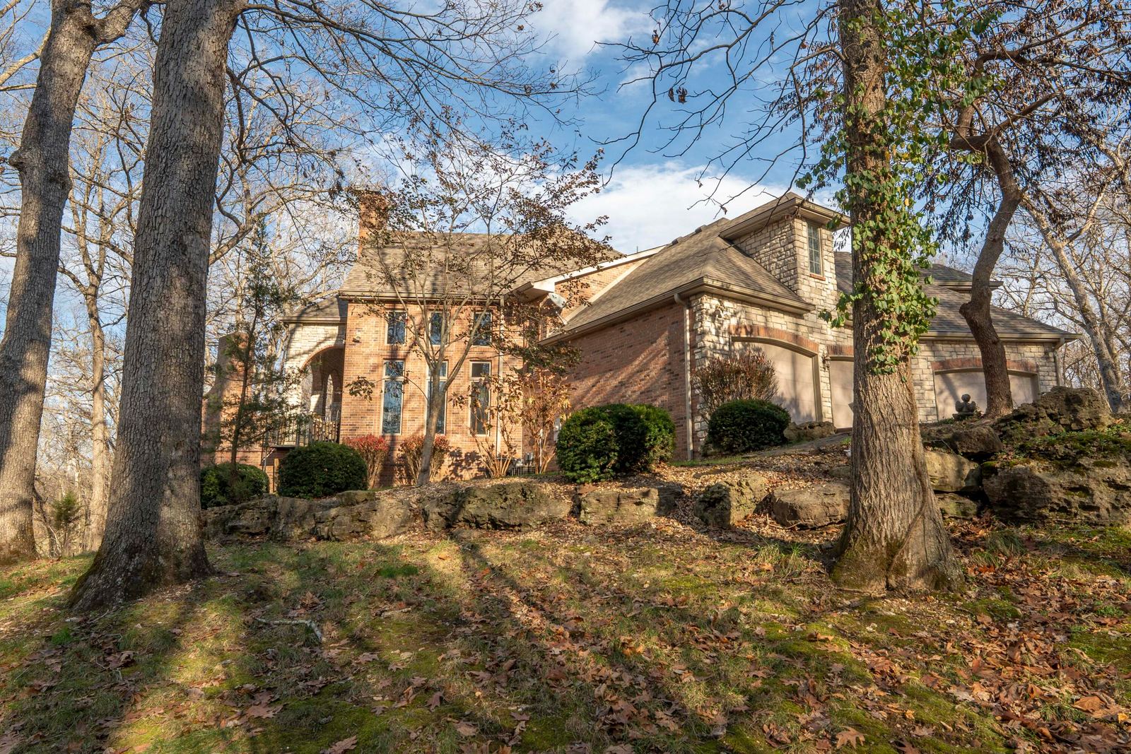 Ridgewood111 at 2907 S Ridgewood Lane, Springfield, MO 65809