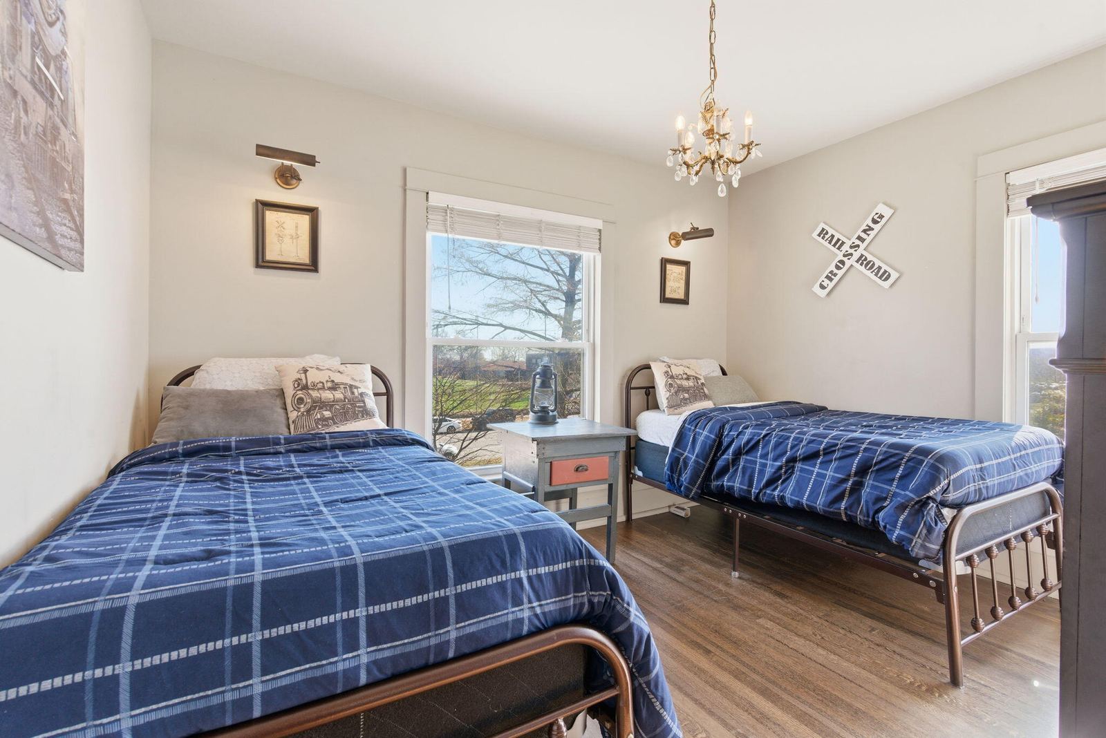 19-web-or-mls-_DSC9018 at 1215 N Benton Avenue, Springfield, MO 65802