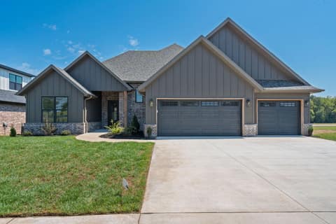 Front of 1634 S Pinecone Path, Springfield, MO 65809