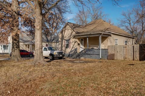 Front of 1105 W Division Street, Springfield, MO 65803