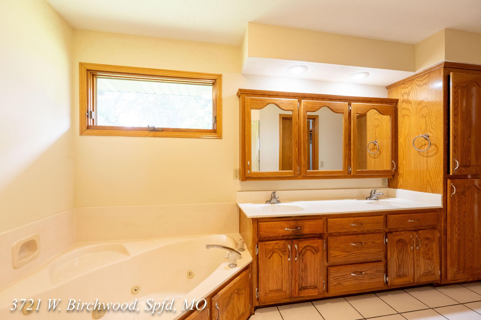 3721 W. Birchwood, Spfd, MO-36 at 3721 W Birchwood Court, Springfield, MO 65807
