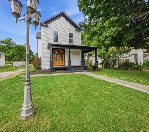 Front of 1139 W Lynn Street, Springfield, MO 65802