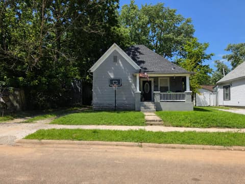 Front of 1233 E Thoman Street, Springfield, MO 65803
