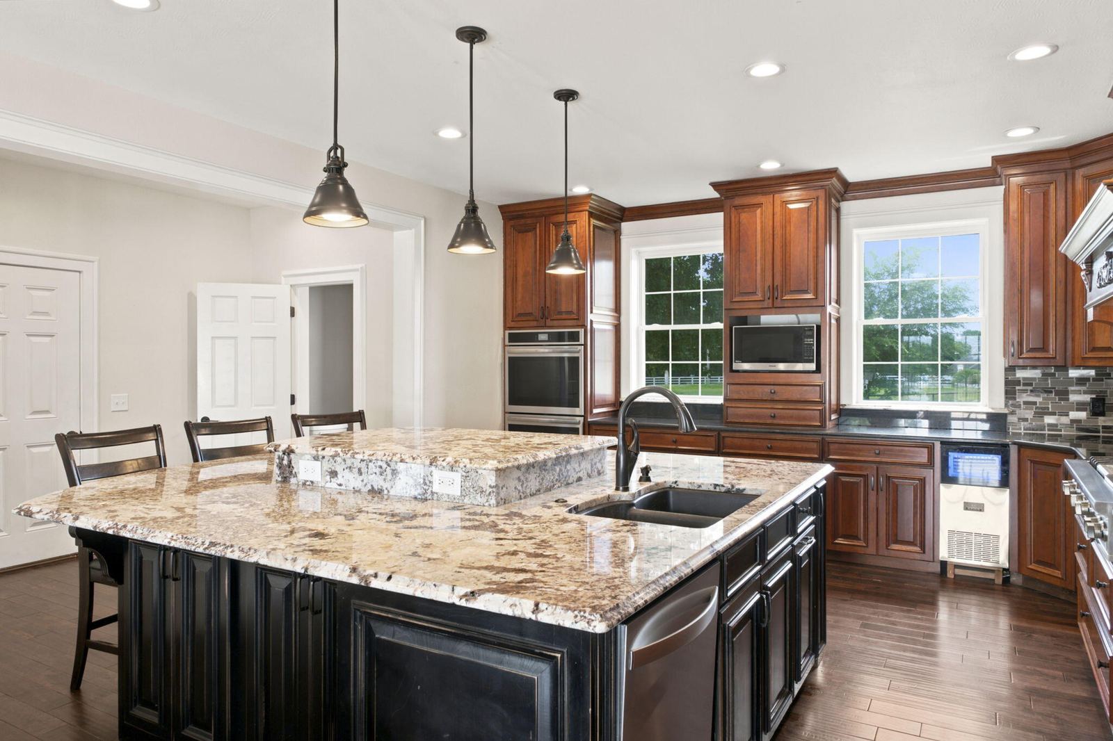 17-web-or-mls-DSC04707 at 1132 N Farm Road 185, Springfield, MO 65802