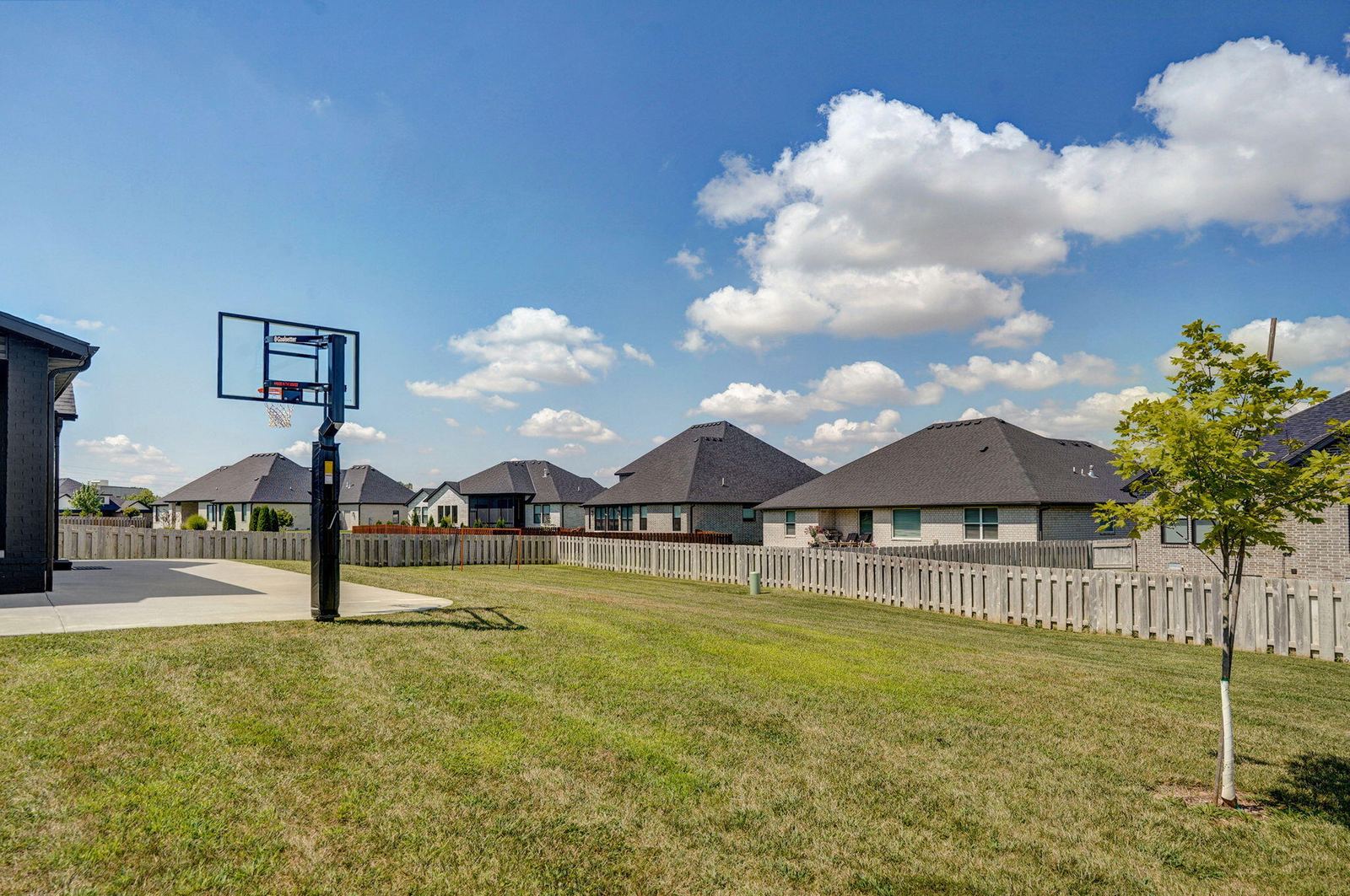 1527 N Edgemont Ci-46 at 1527 N Edgemont Circle, Springfield, MO 65802