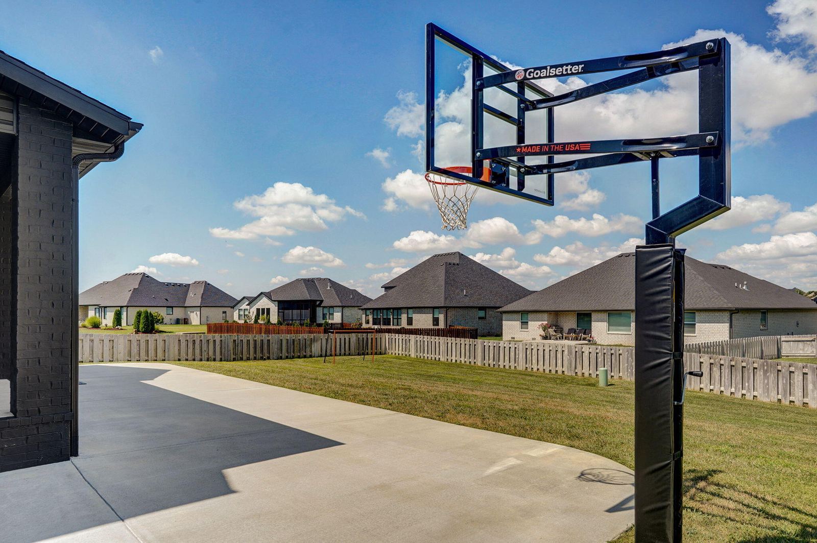 1527 N Edgemont Ci-47 at 1527 N Edgemont Circle, Springfield, MO 65802