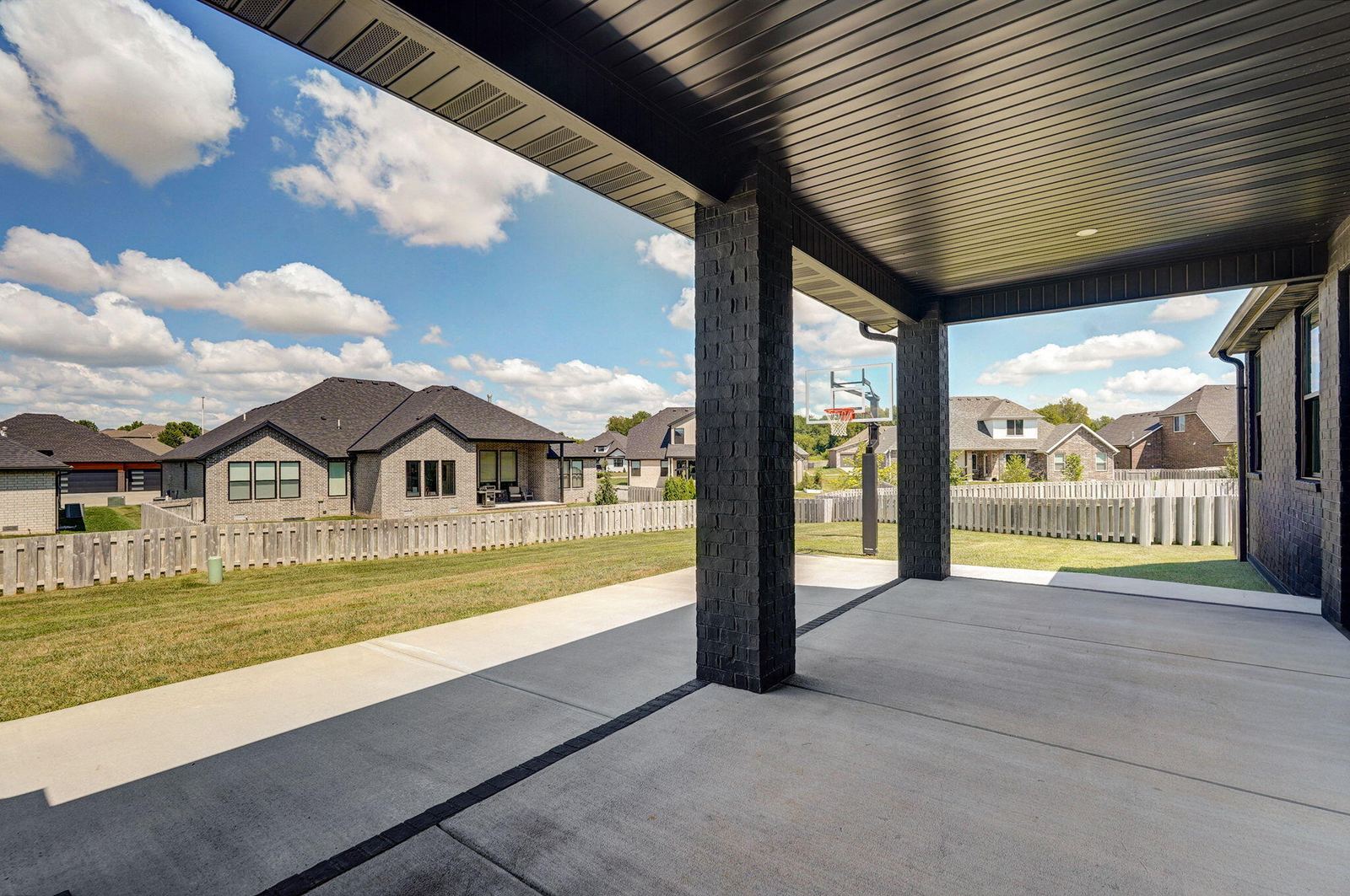 1527 N Edgemont Ci-40 at 1527 N Edgemont Circle, Springfield, MO 65802