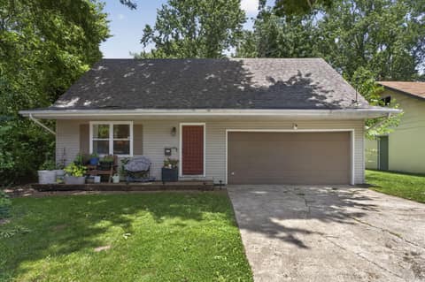 Front of 207 E Berkeley Street, Springfield, MO 65807