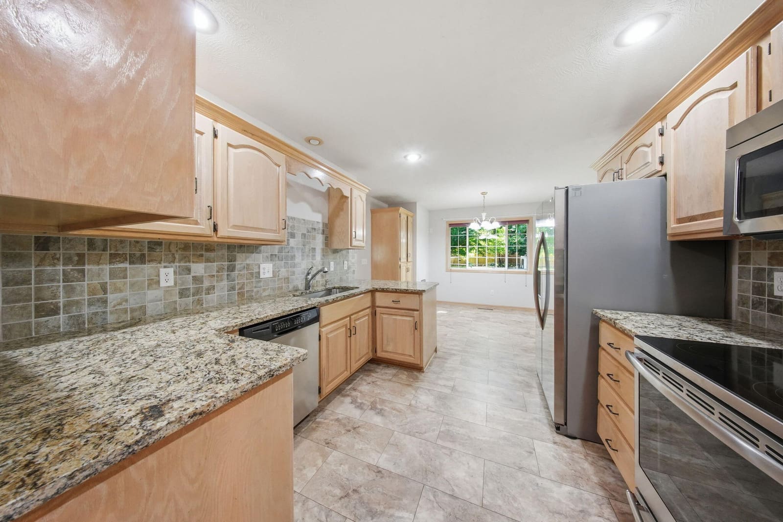 17-web-or-mls-kitchen 1 at 5632 S Newton Avenue, Springfield, MO 65810