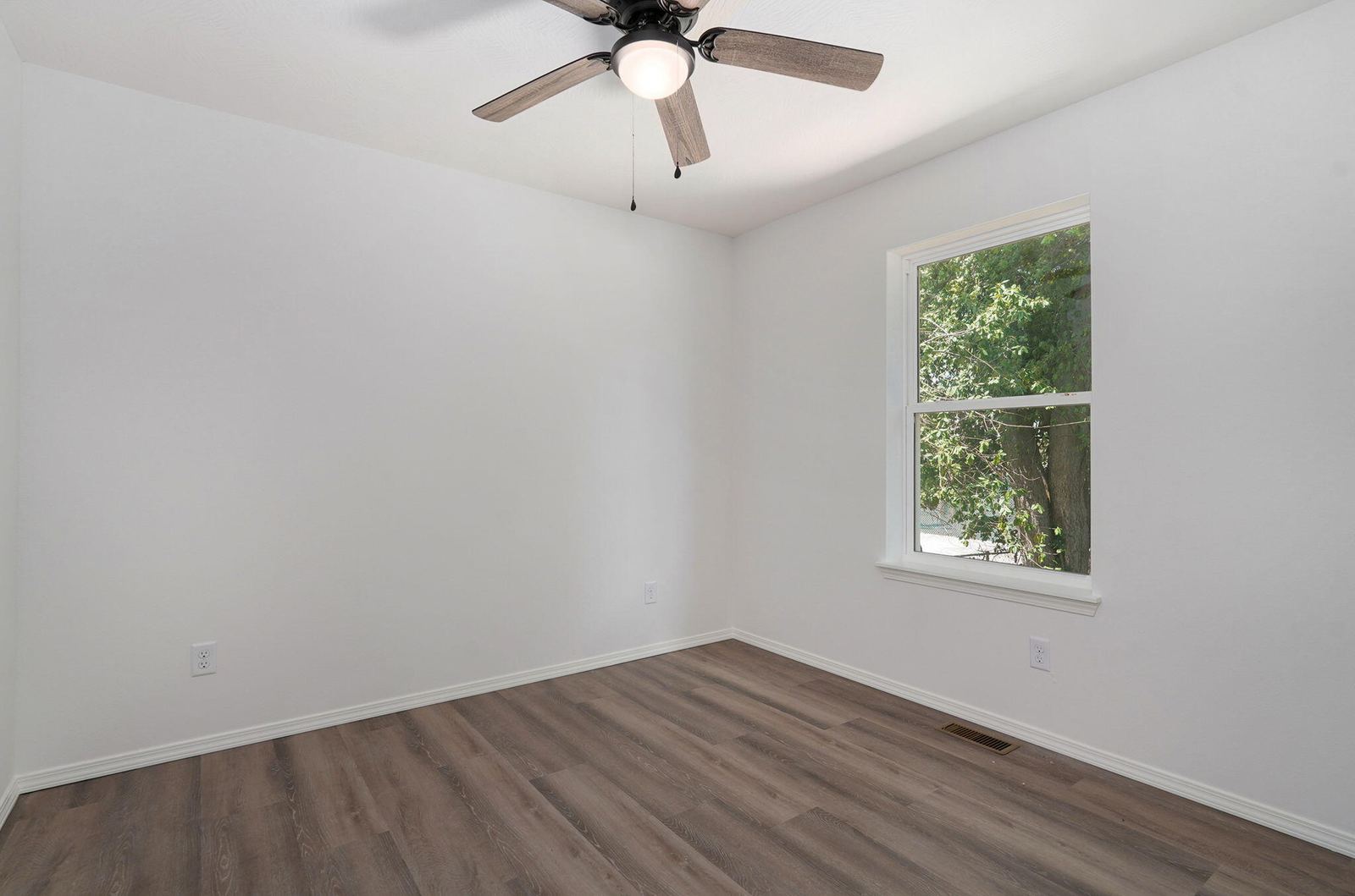 717 N Weaver Ave-13 at 717 N Weaver Avenue, Springfield, MO 65802