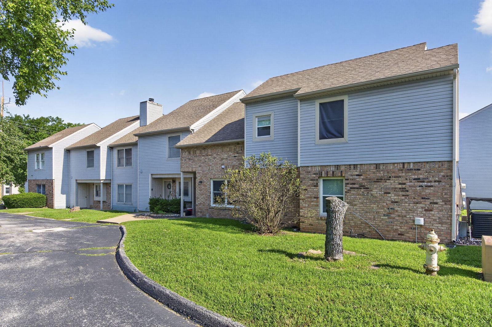 2-web-or-mls-HWJ00911 at 2700 S Ingram Mill Road Unit Apt 9, Springfield, MO 65804