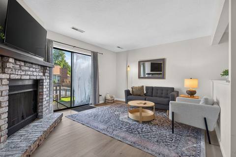 4-web-or-mls-HWJ00848 at 2700 S Ingram Mill Road Unit Apt 9, Springfield, MO 65804