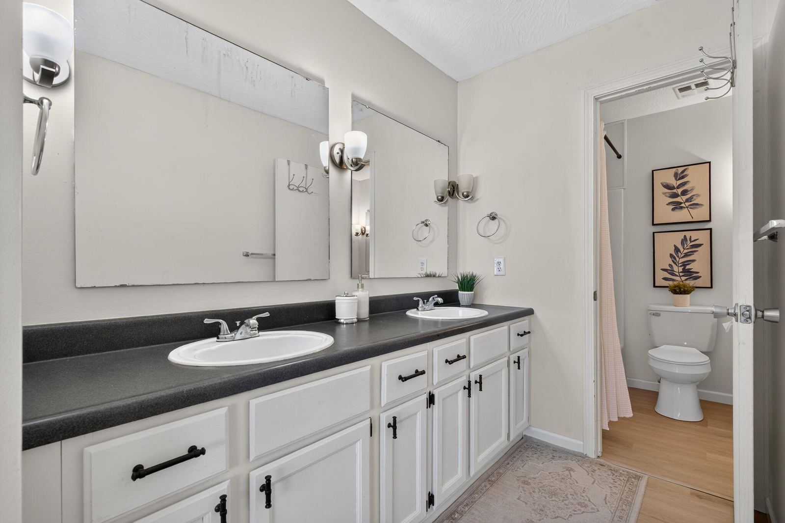 20-web-or-mls-HWJ00880 at 2700 S Ingram Mill Road Unit Apt 9, Springfield, MO 65804