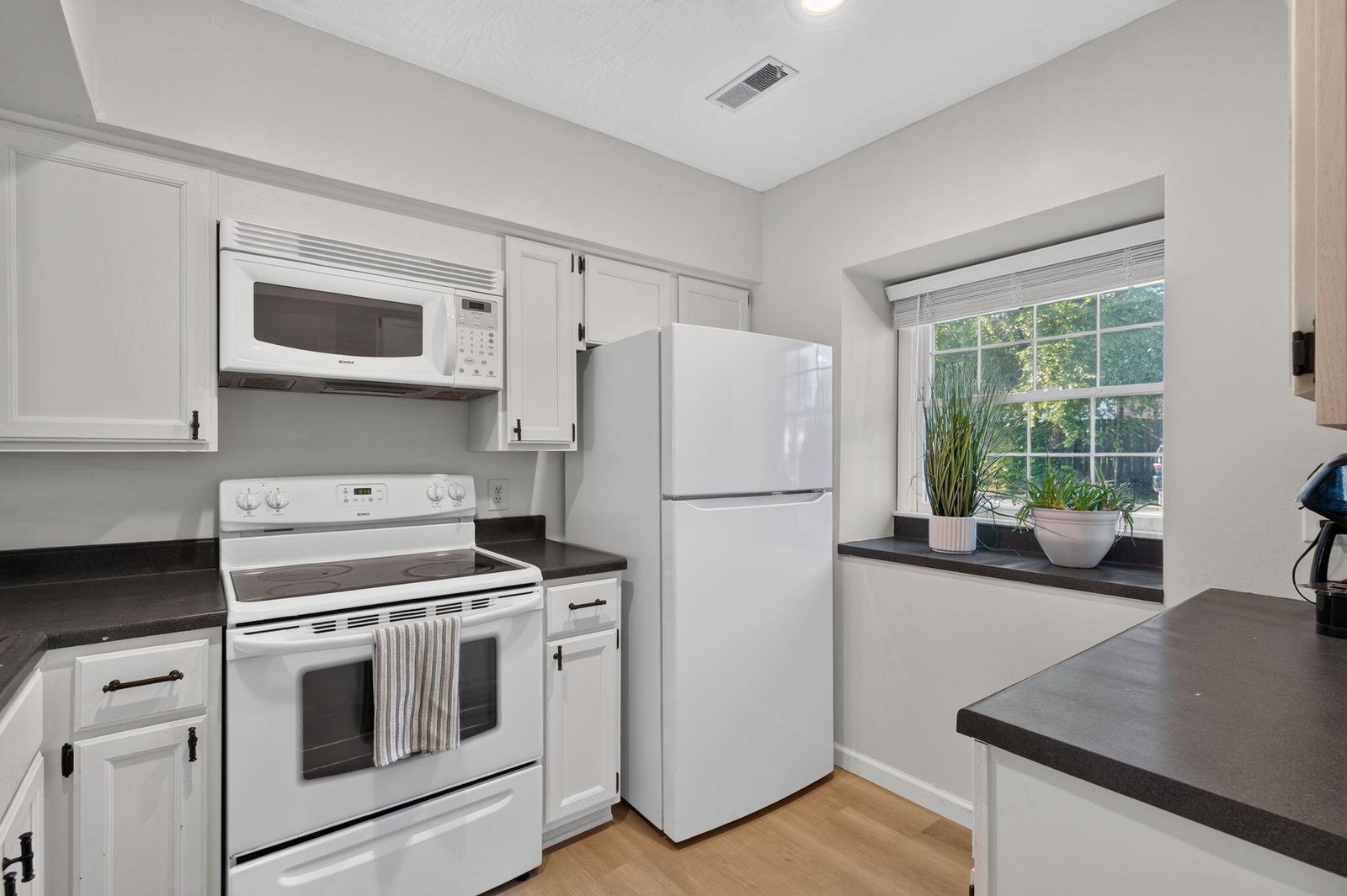 7-web-or-mls-HWJ00821 at 2700 S Ingram Mill Road Unit Apt 9, Springfield, MO 65804