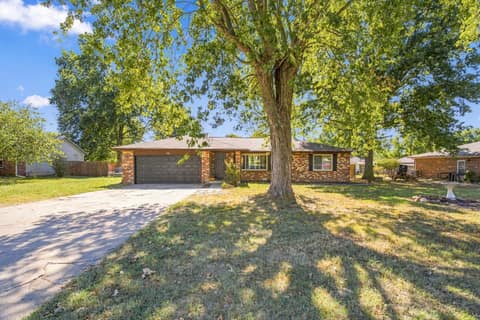 Front of 6946 W Lone Oak Street, Springfield, MO 65803