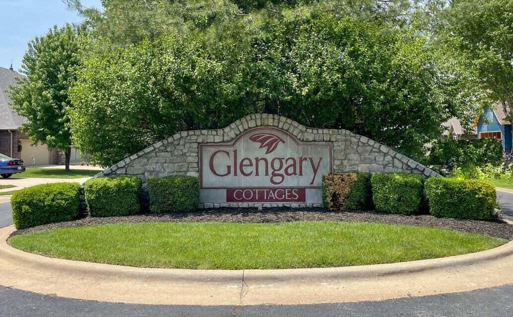 Glengary Entrance Signage at 2177 W Glengary Court, Springfield, MO 65810