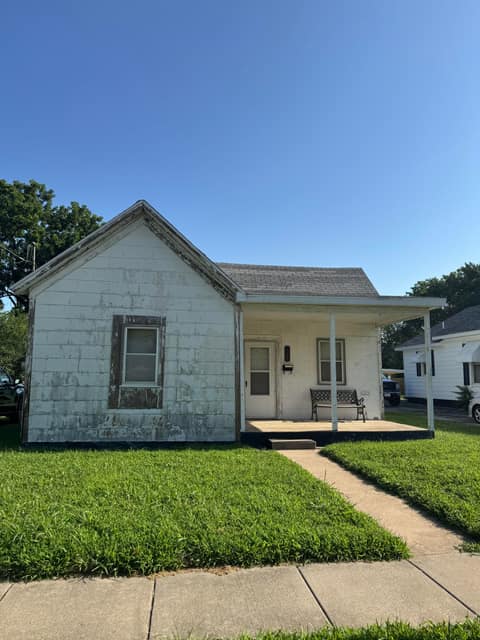 Front of 1723 W Chestnut Street, Springfield, MO 65802