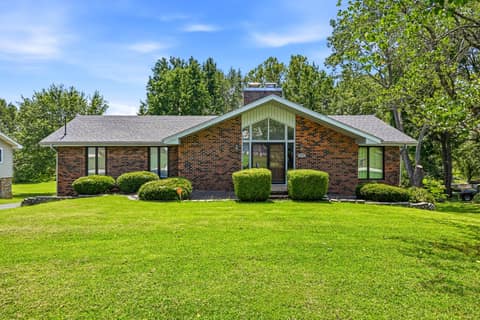 Front of 1050 E Camorene Street, Springfield, MO 65803