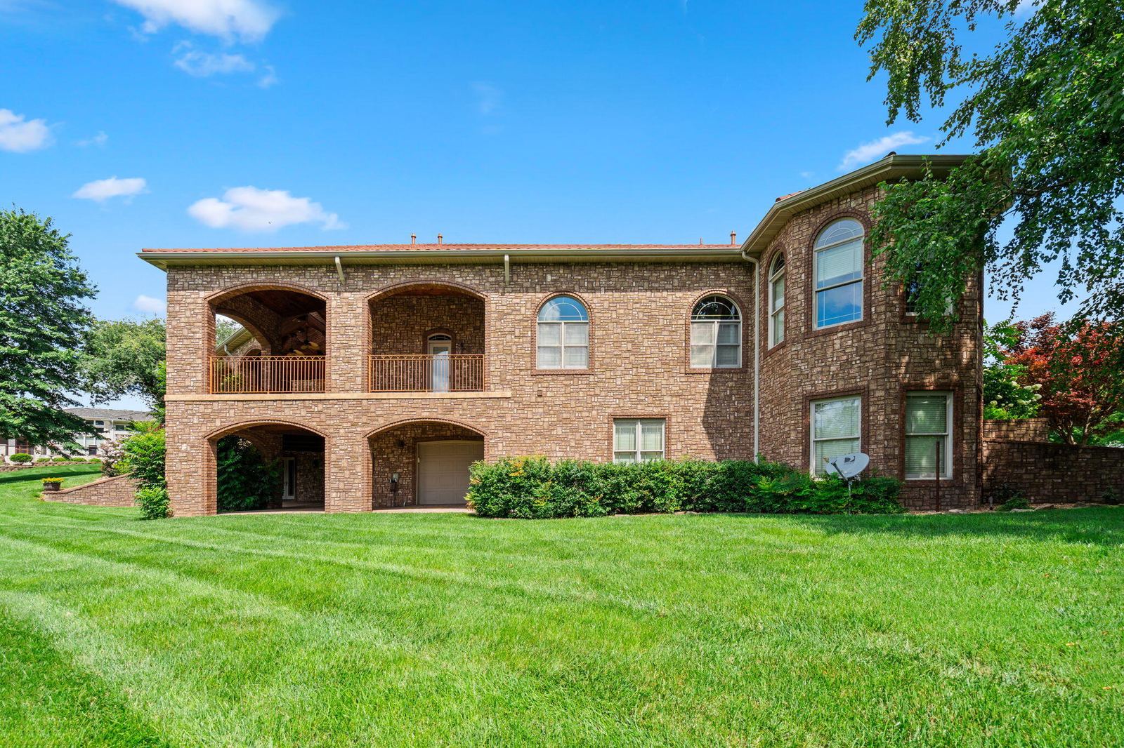 44-web-or-mls-DSC06315 at 3936 E Glen Abbey Drive, Springfield, MO 65809