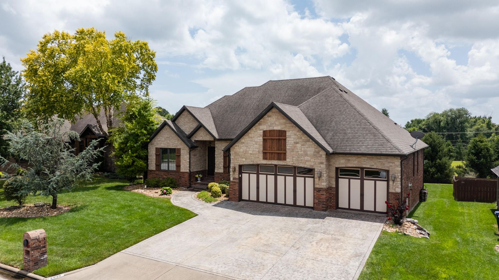 Drone-15 at 2818 E Cherrybark Street, Springfield, MO 65804