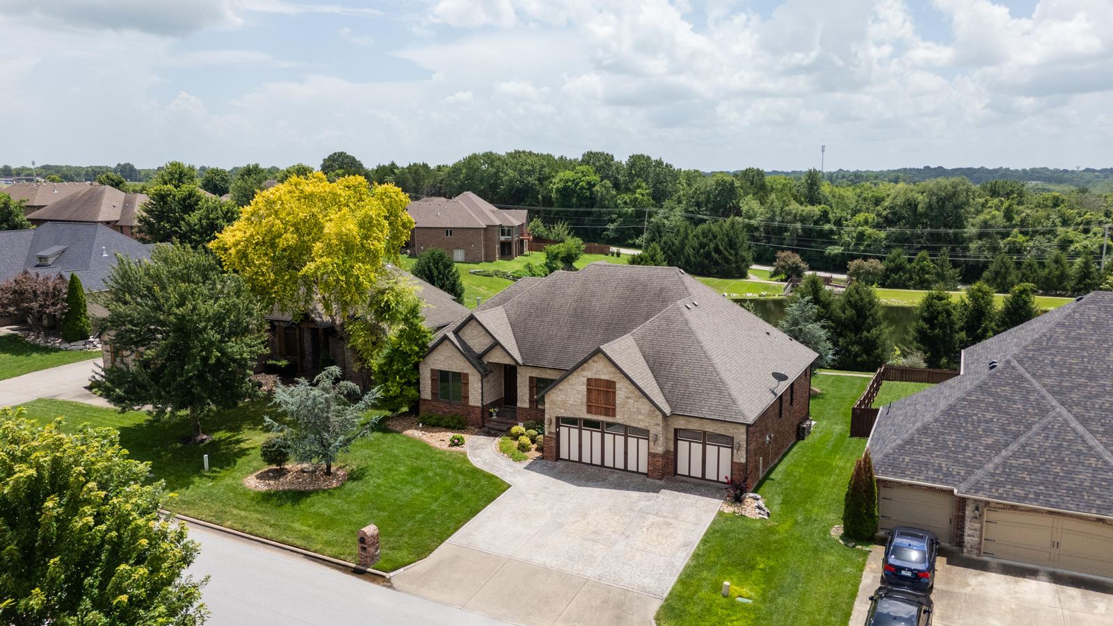 Drone-14 at 2818 E Cherrybark Street, Springfield, MO 65804