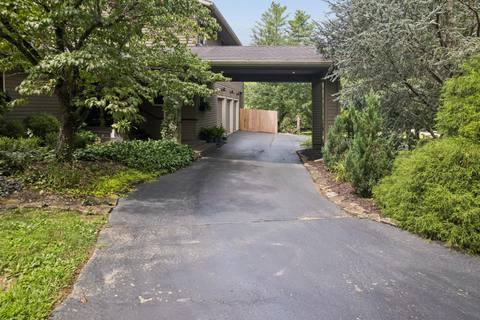 Circle Driveway at 4550 E Bannister Road, Springfield, MO 65809