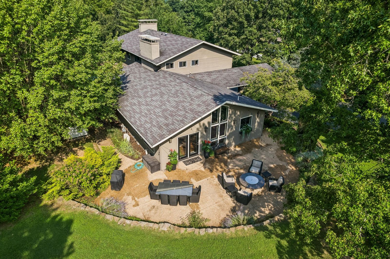 Patio at 4550 E Bannister Road, Springfield, MO 65809