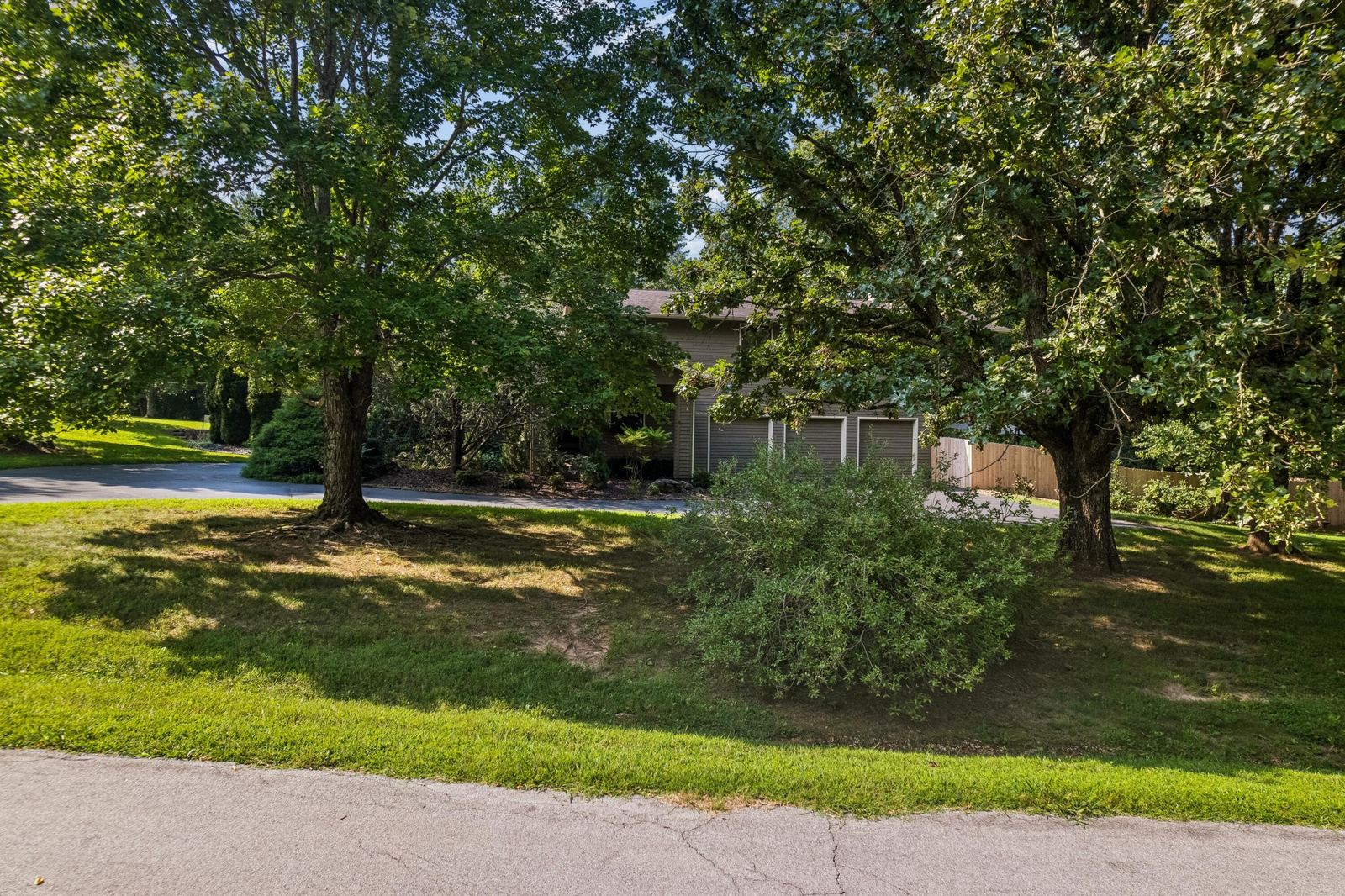 Front Yard 6 at 4550 E Bannister Road, Springfield, MO 65809