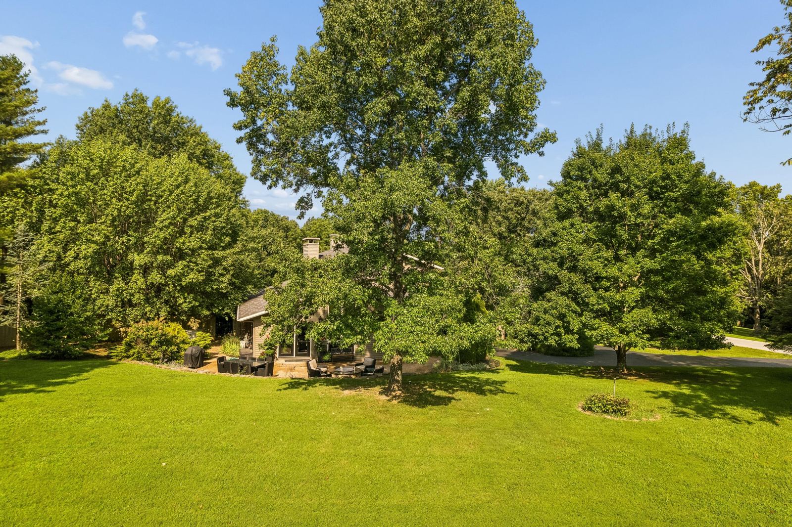 Front Yard 5 at 4550 E Bannister Road, Springfield, MO 65809
