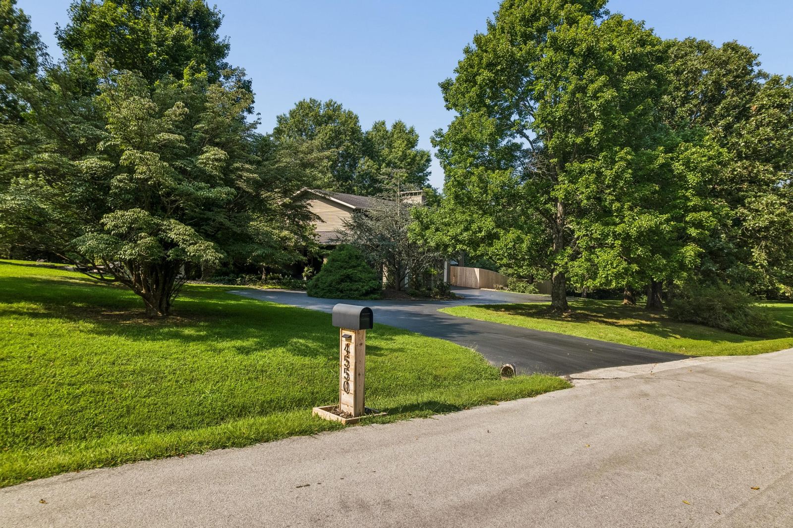 Front Yard 3 at 4550 E Bannister Road, Springfield, MO 65809