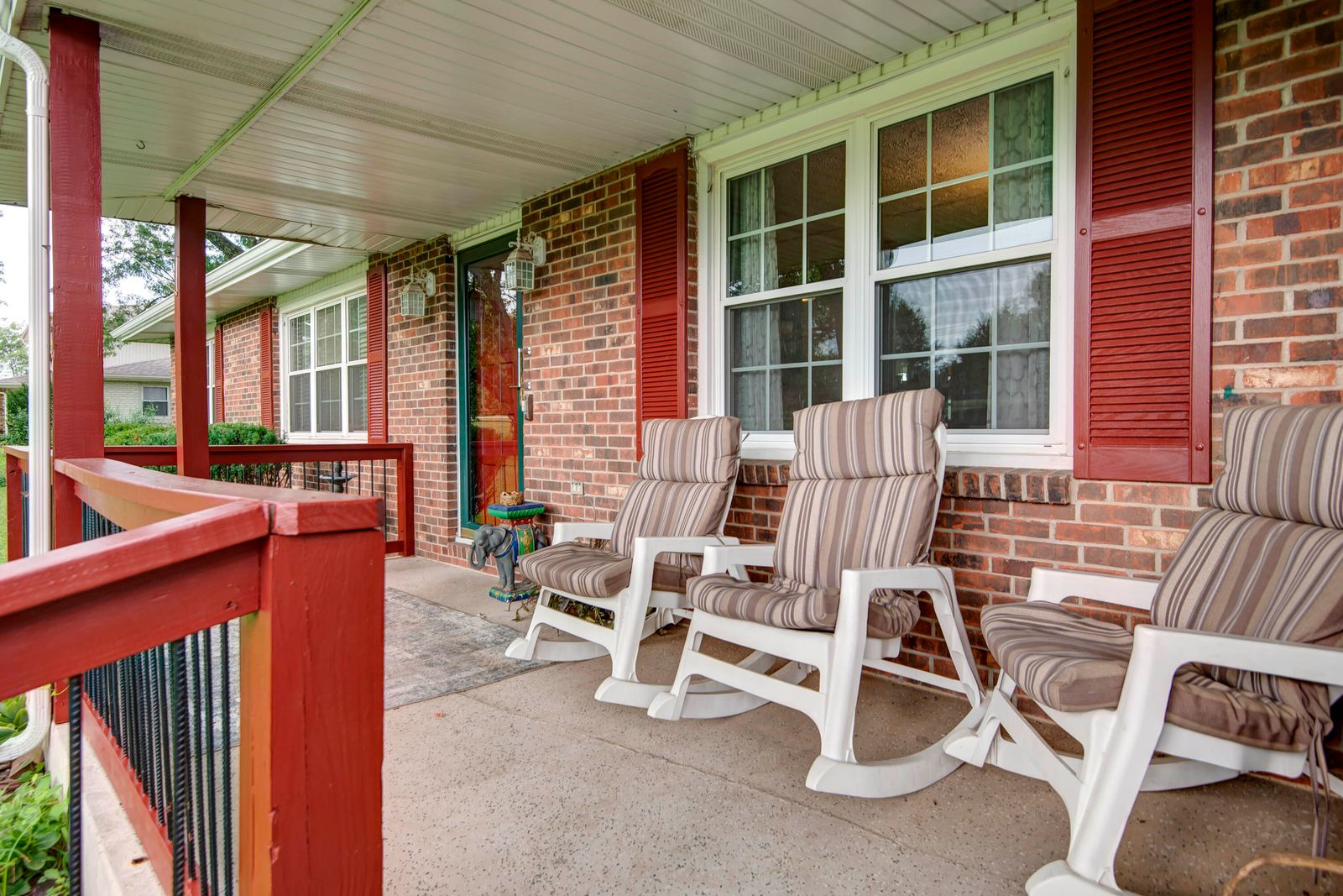 Front Porch at 2369 N Farm Road 101, Springfield, MO 65802
