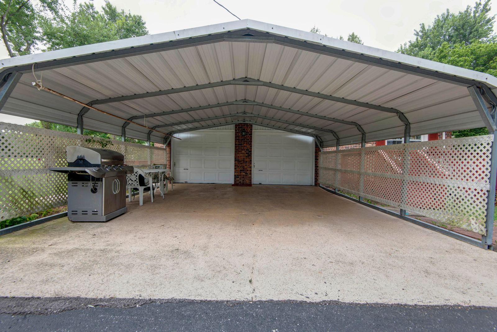 Carport at 2369 N Farm Road 101, Springfield, MO 65802