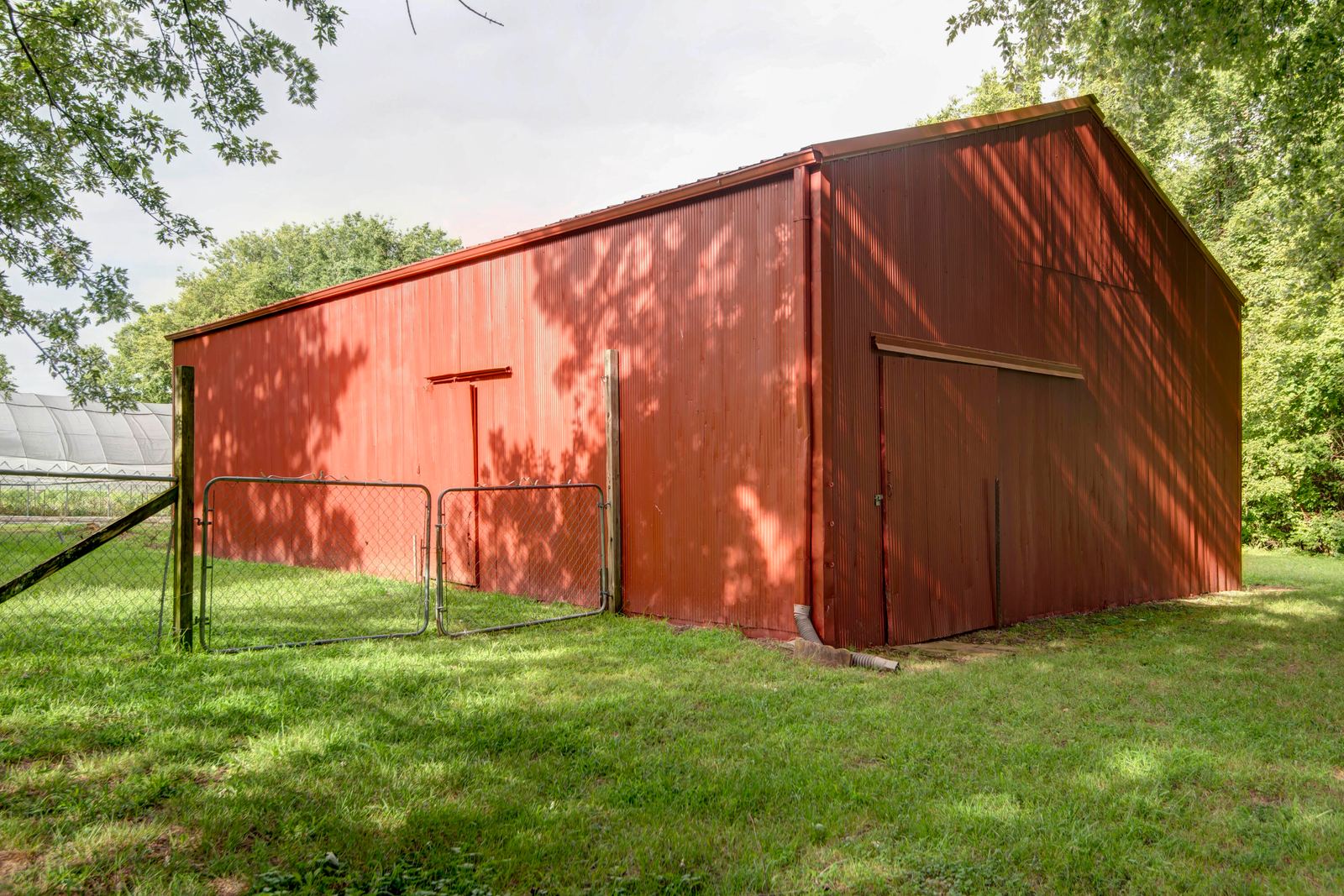 Barn at 2369 N Farm Road 101, Springfield, MO 65802