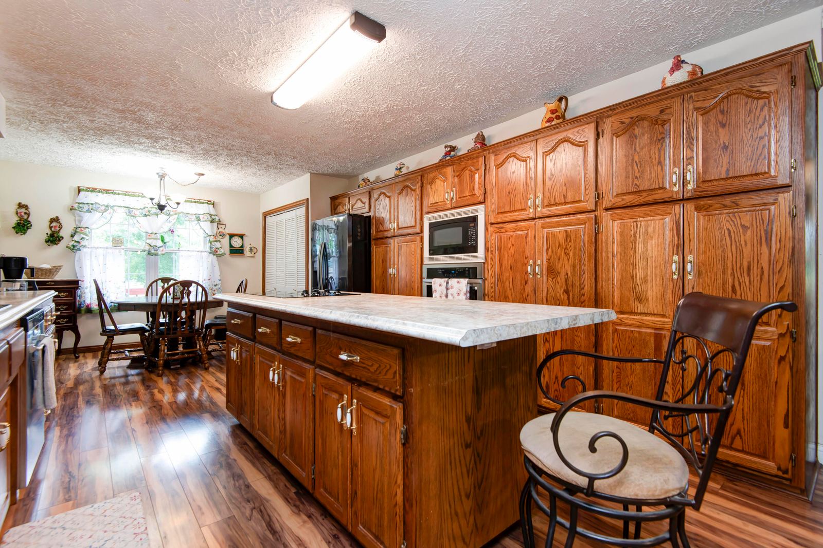 Kitchen/Dining Combo at 2369 N Farm Road 101, Springfield, MO 65802