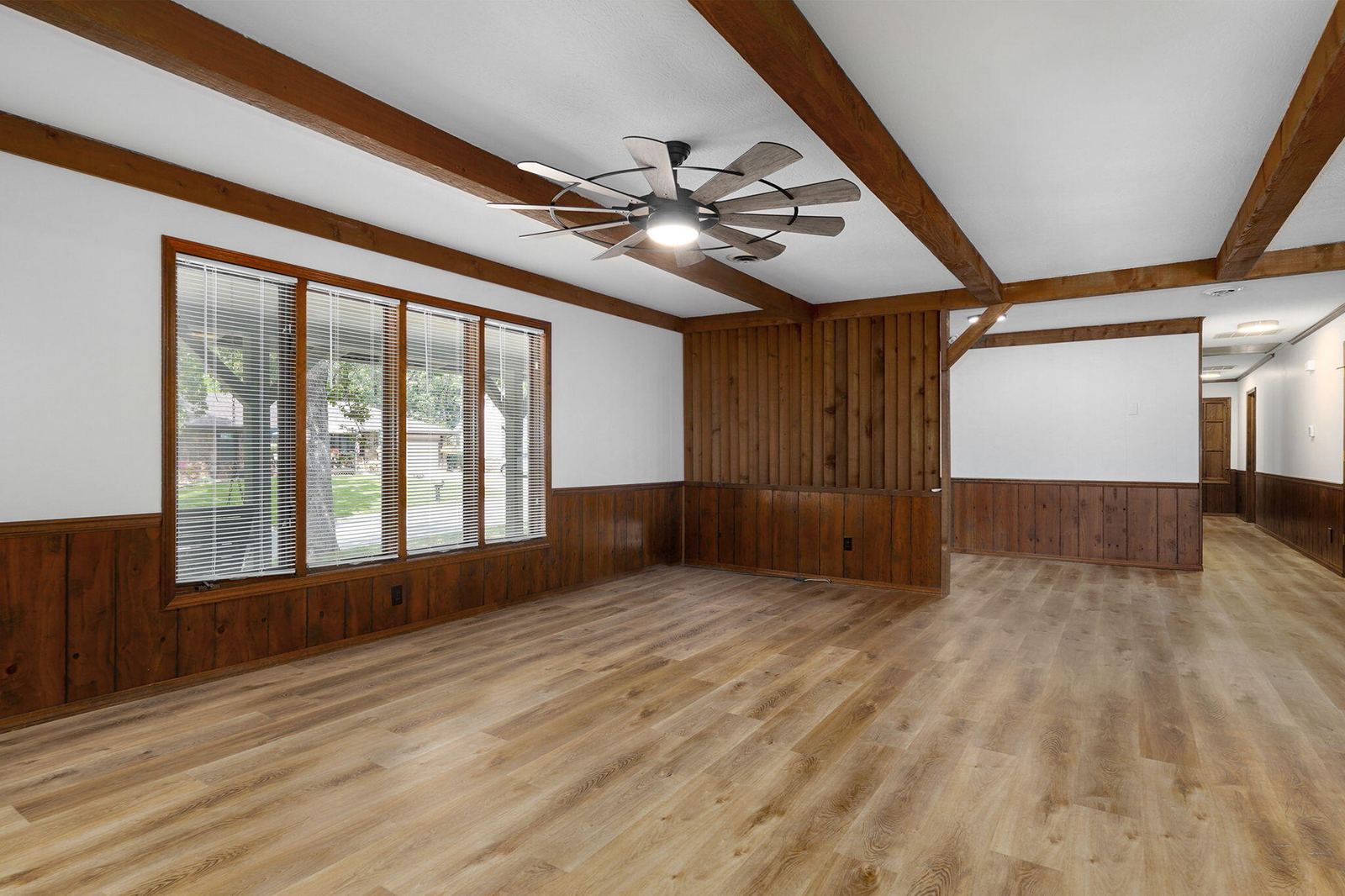 Large Inviting Entry at 1214 W Beverly Hills Drive, Springfield, MO 65803