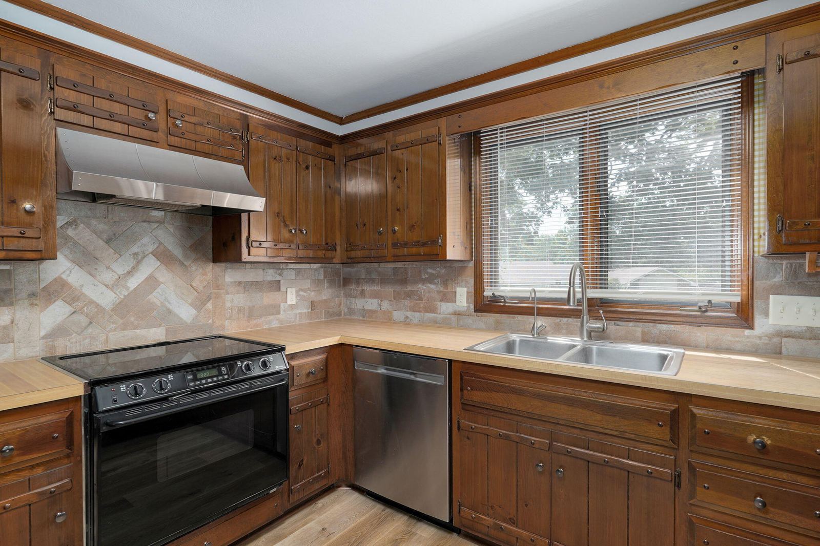 Custom Backsplash and Cabinetry at 1214 W Beverly Hills Drive, Springfield, MO 65803