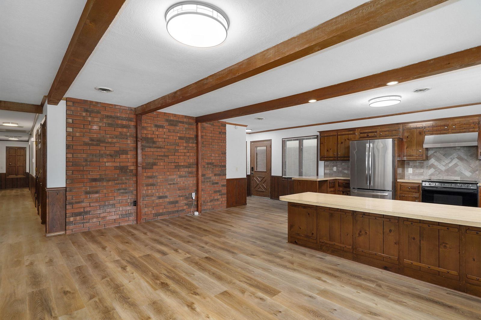 Table Height Breakfast Bar at 1214 W Beverly Hills Drive, Springfield, MO 65803