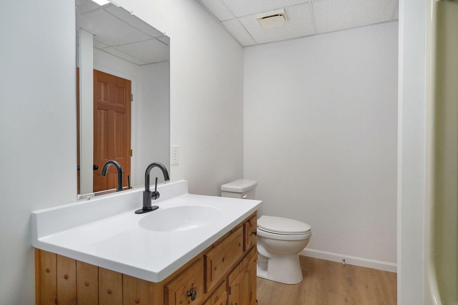 Full Bath with Linen Closet at 1214 W Beverly Hills Drive, Springfield, MO 65803