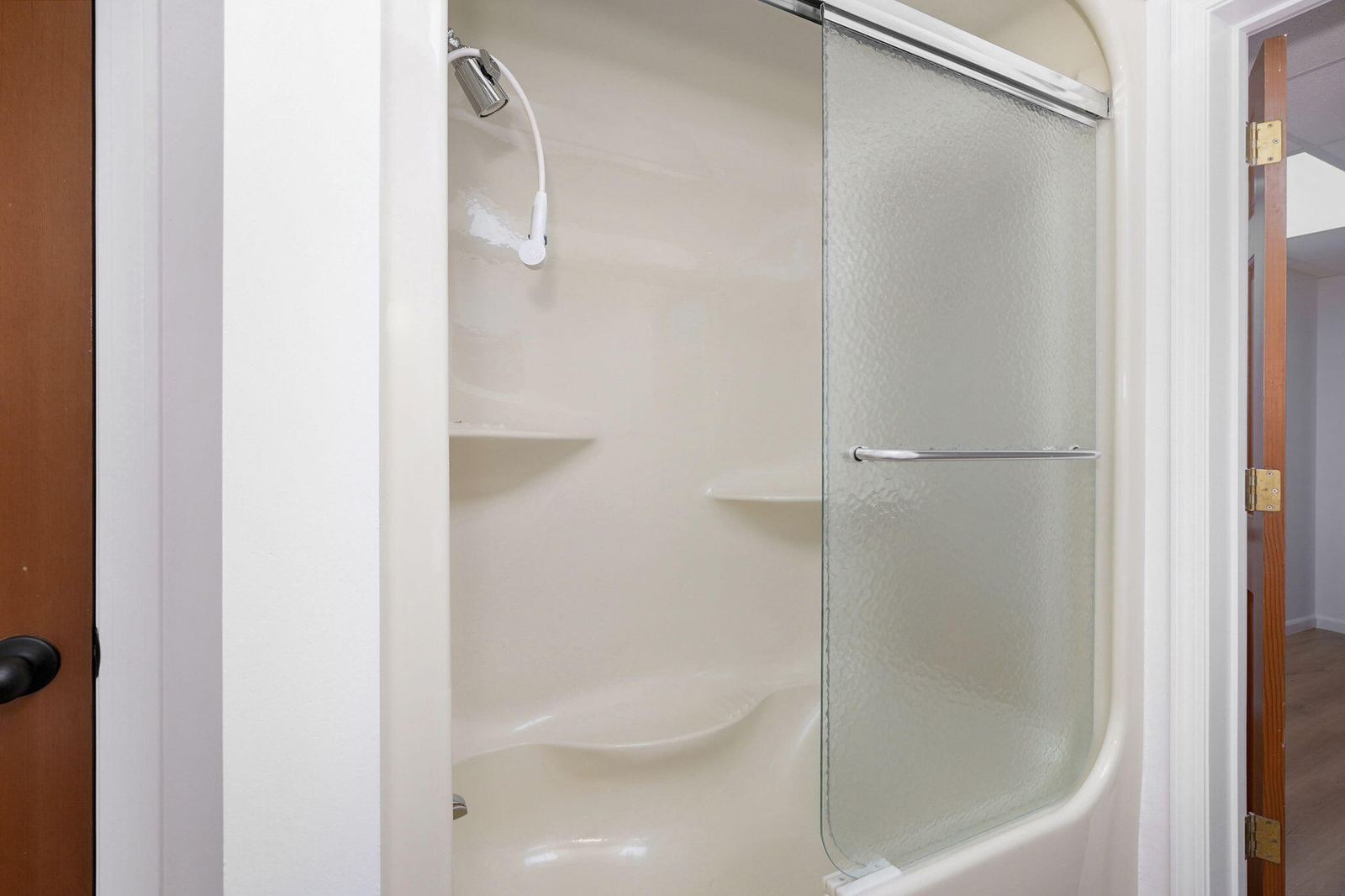 Elegant Tub Shower Combo at 1214 W Beverly Hills Drive, Springfield, MO 65803