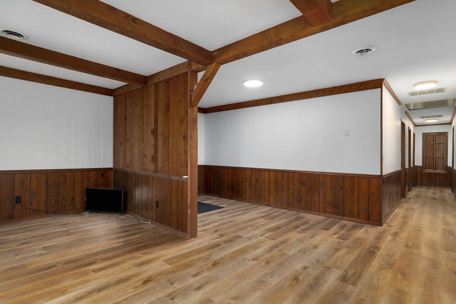 Large Inviting Entry at 1214 W Beverly Hills Drive, Springfield, MO 65803