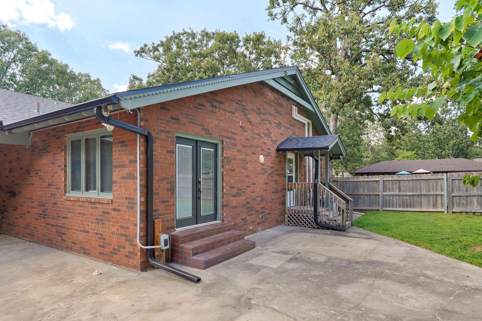 Private Entries at 1214 W Beverly Hills Drive, Springfield, MO 65803