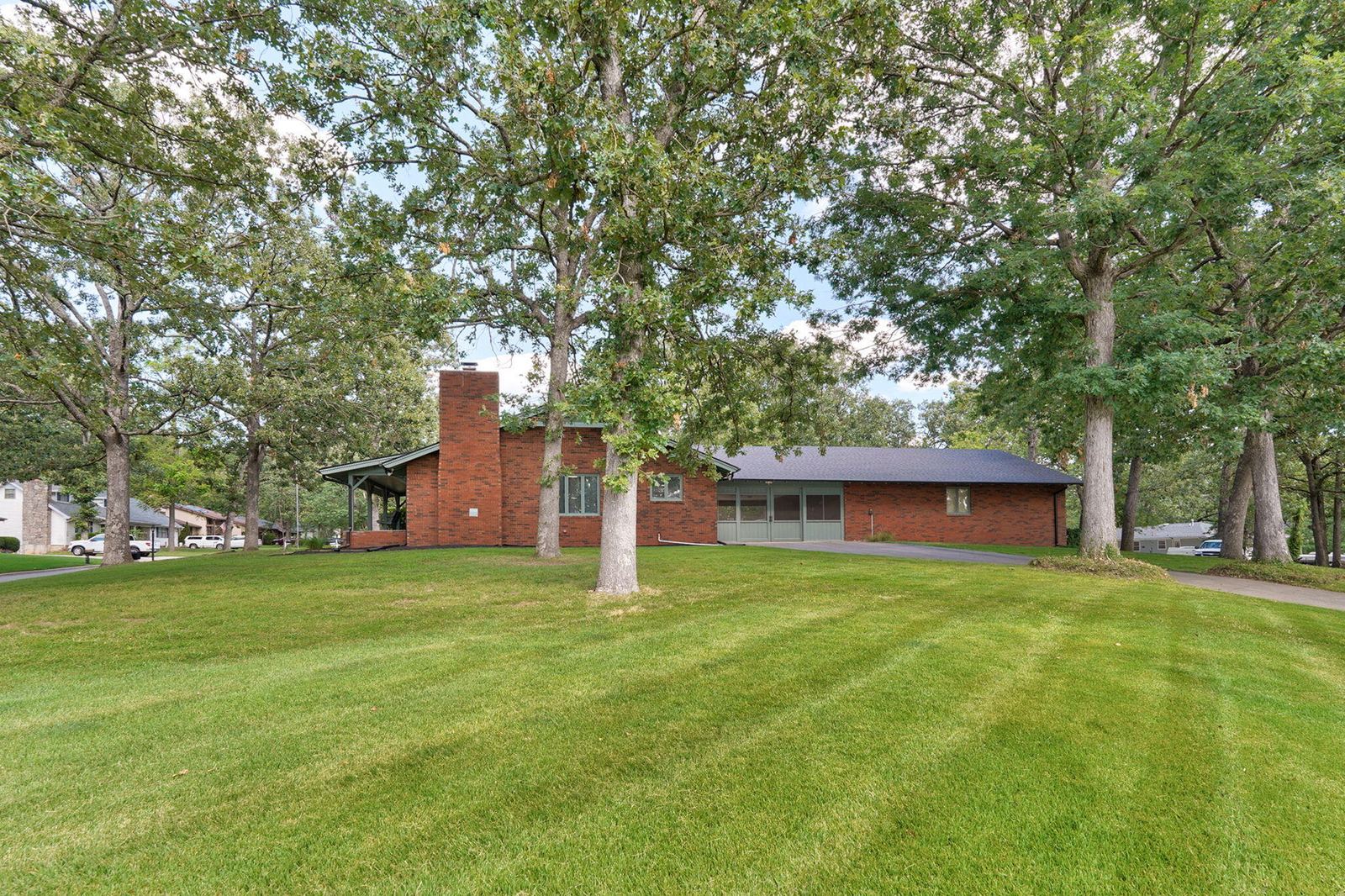 Beautiful Home and Attached Garage at 1214 W Beverly Hills Drive, Springfield, MO 65803