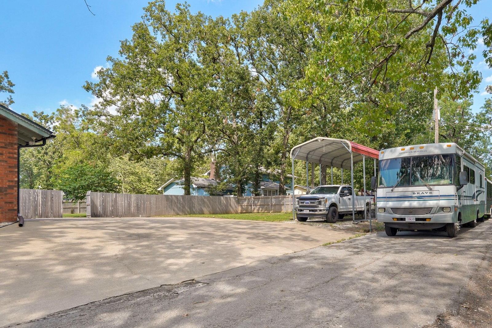 Covered RV Parking at 1214 W Beverly Hills Drive, Springfield, MO 65803