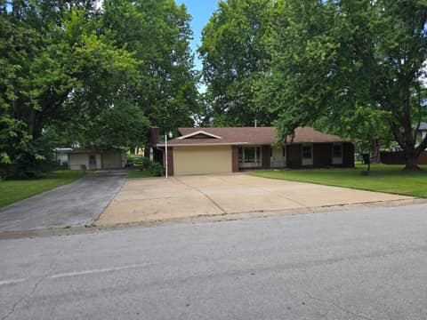 Front of 4321 S Ridgecrest Drive, Springfield, MO 65810