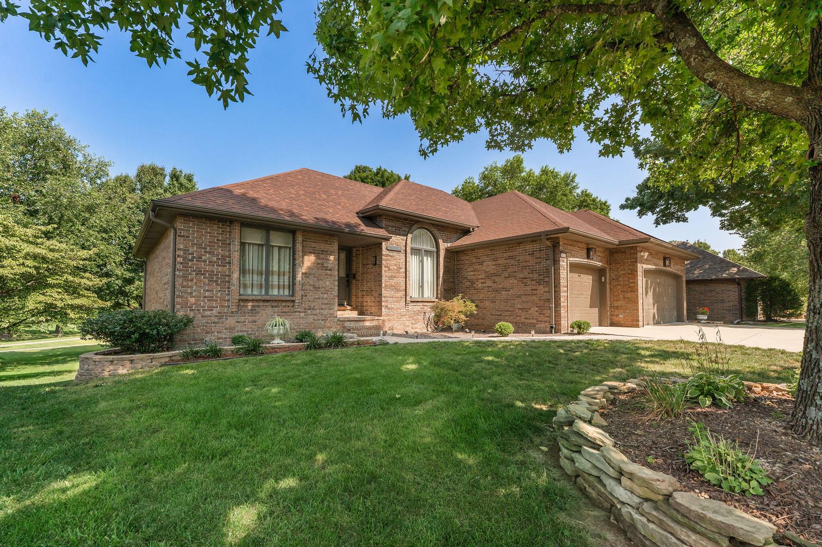 1854Oakmont-1 at 1854 S Oakmont Avenue, Springfield, MO 65809