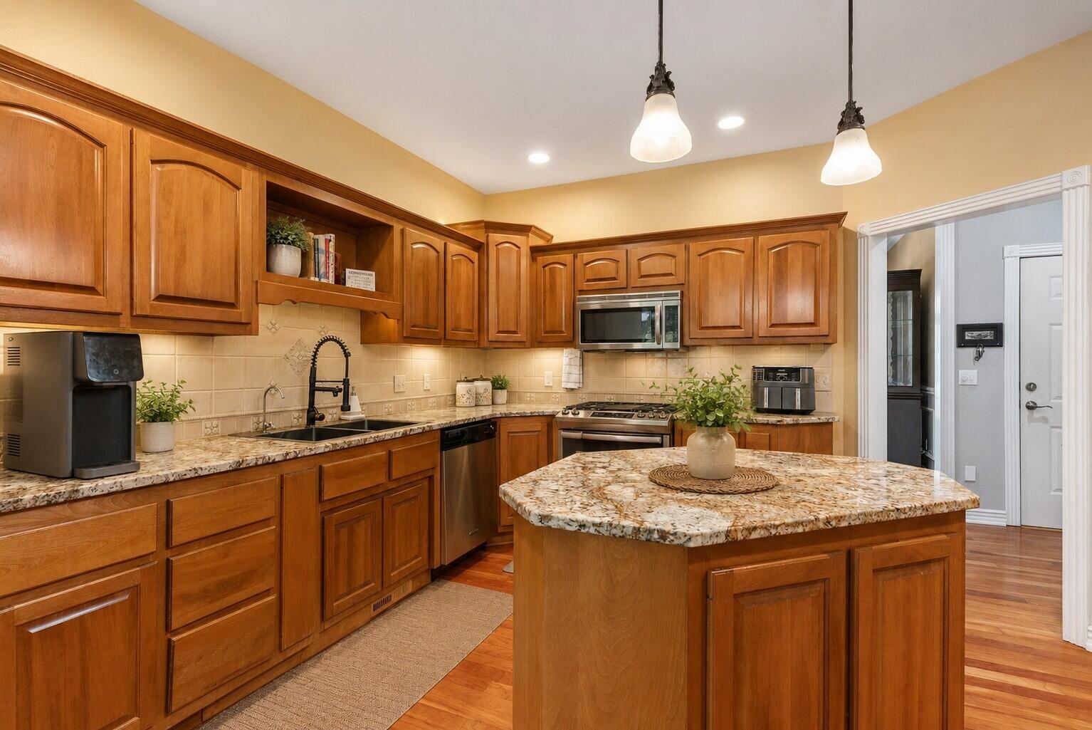 4) 74743-6a613e1723410 at 3702 E Dartmoor Court, Springfield, MO 65802