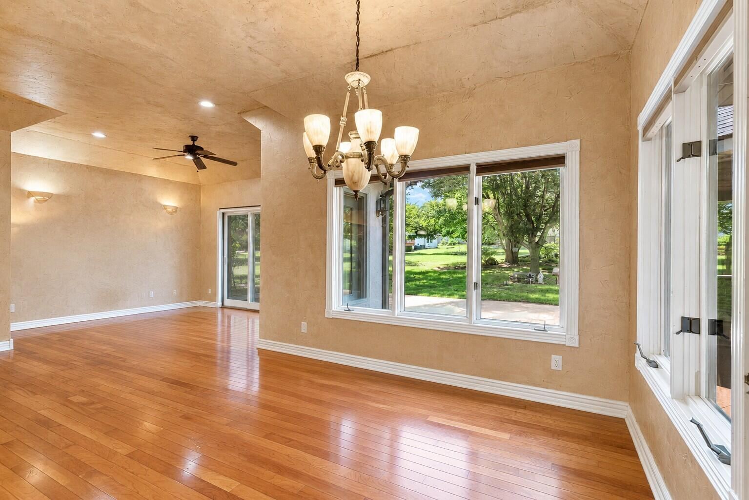 15) 74743-6a613f3d28361 at 3702 E Dartmoor Court, Springfield, MO 65802