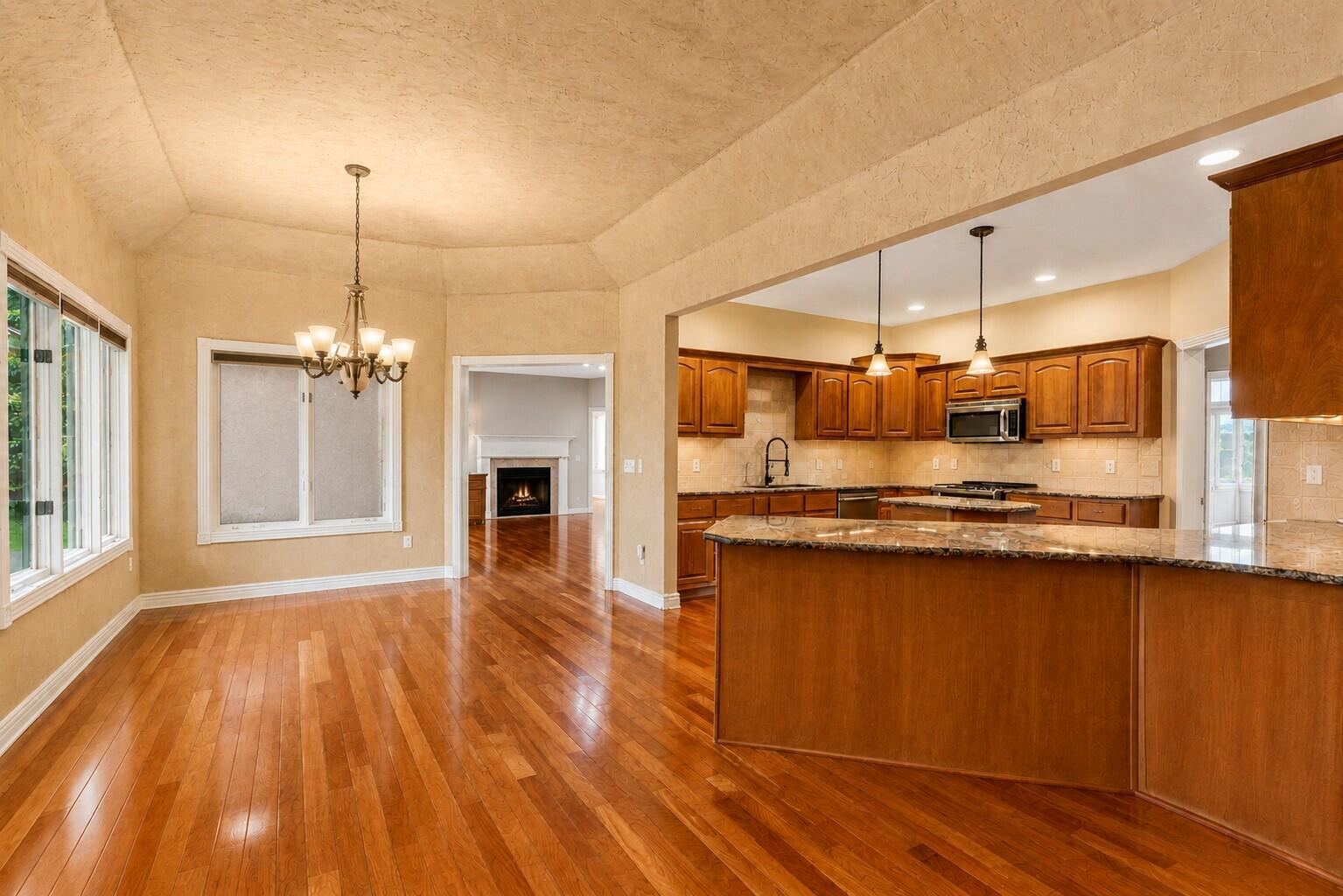 16) 74743-6a613e1a831c1 at 3702 E Dartmoor Court, Springfield, MO 65802